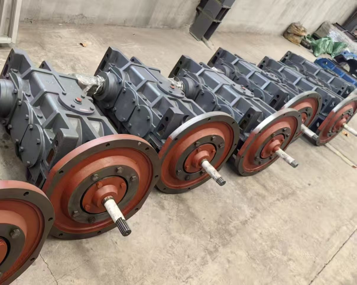 High Torque Dcy Conveyor Gearbox for Port Stacker-Reclaimer Transmission Gear Reducer JS40
